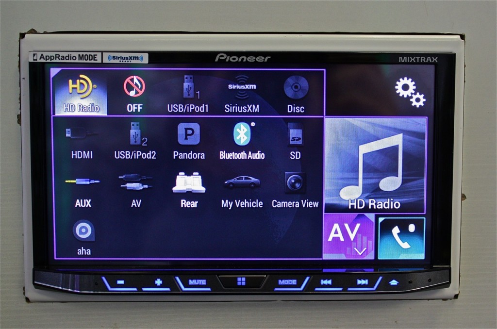 Best Double Din 2015 - Pioneer AVH-4100NEX Display Features
