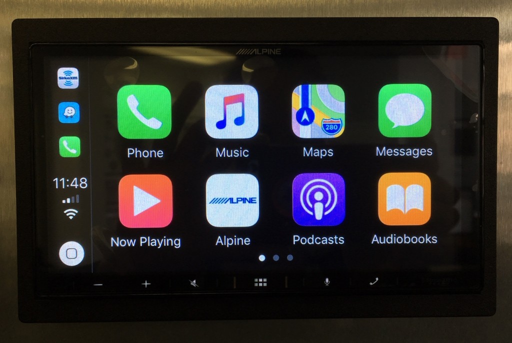 Alpine iLX-W650 Review - Apple CarPlay pic